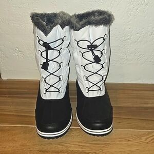 Totes Avery Women's White/ Black Winter Boot